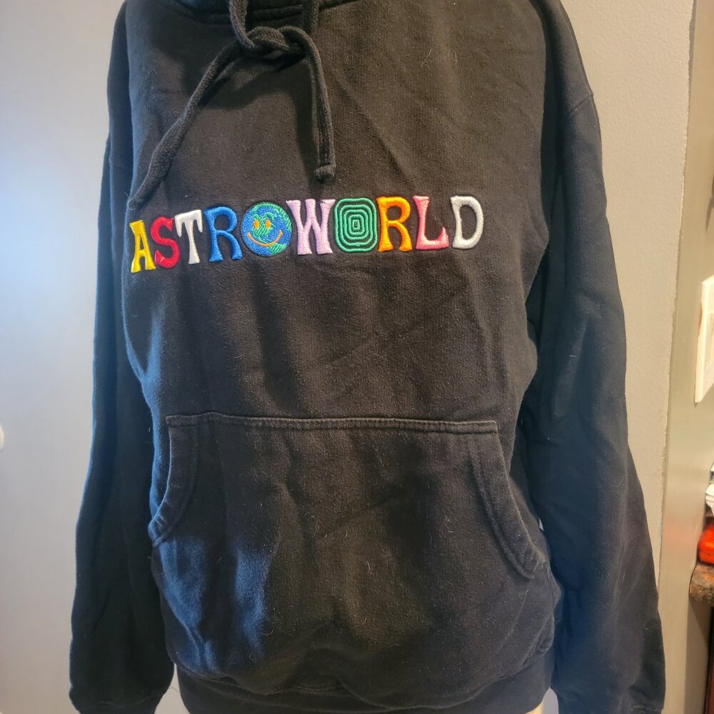 Unisex Travis Scott AstroWorld black hoodie sweater. Used. Size small.